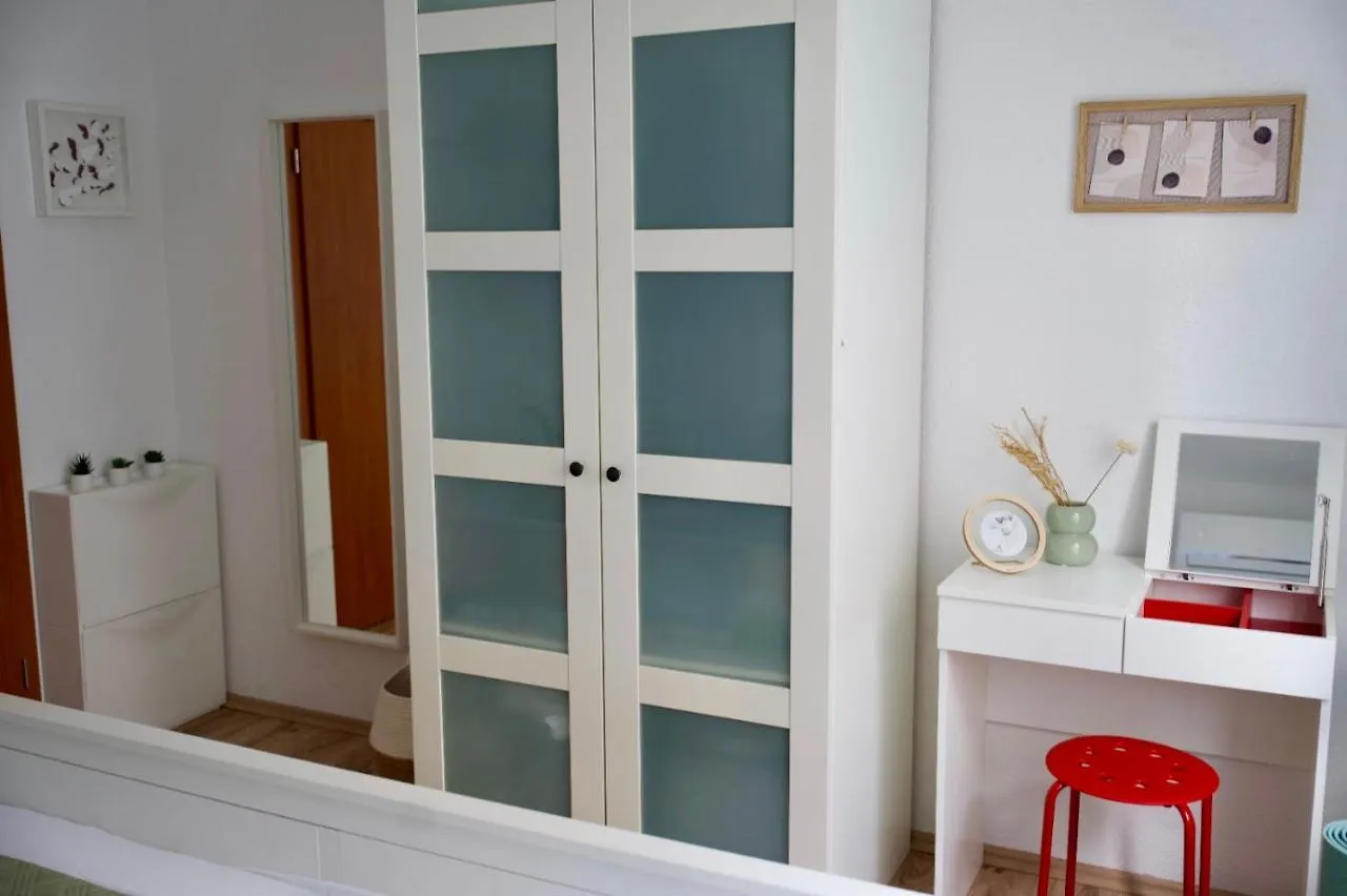 Big Beachfront Apartment Smokvica In Trogir Kroatien