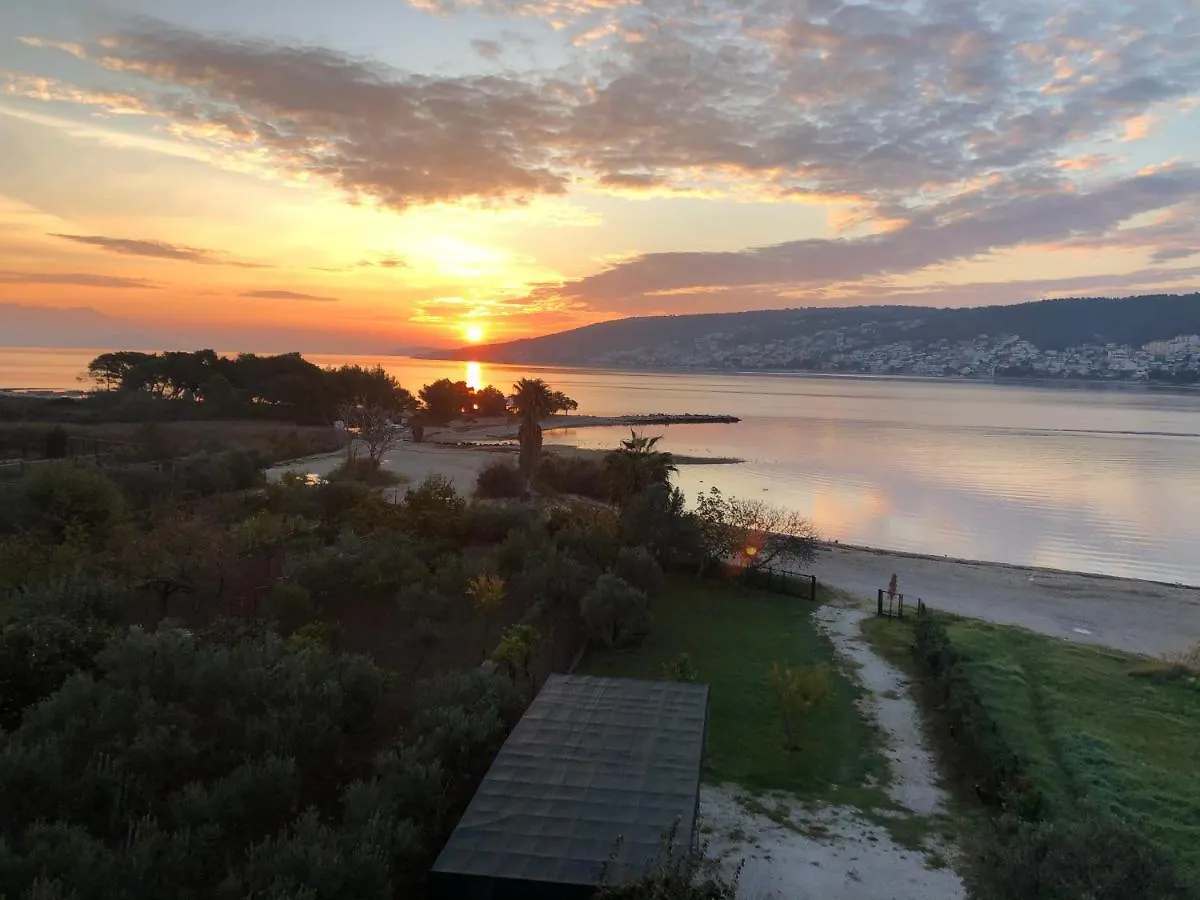 Big Beachfront Apartment Smokvica In Trogir