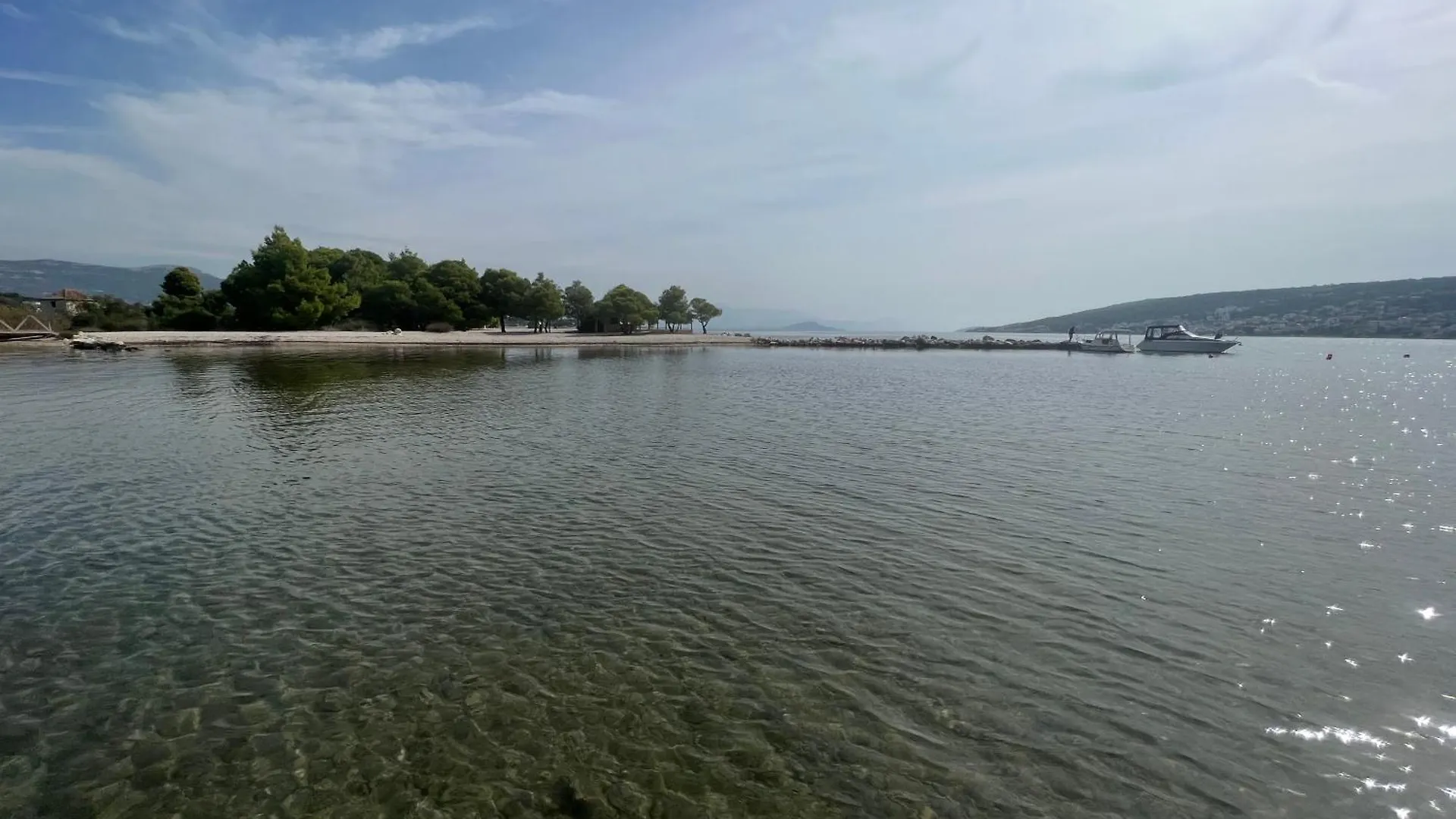 Big Beachfront Apartment Smokvica In Trogir Kroatien