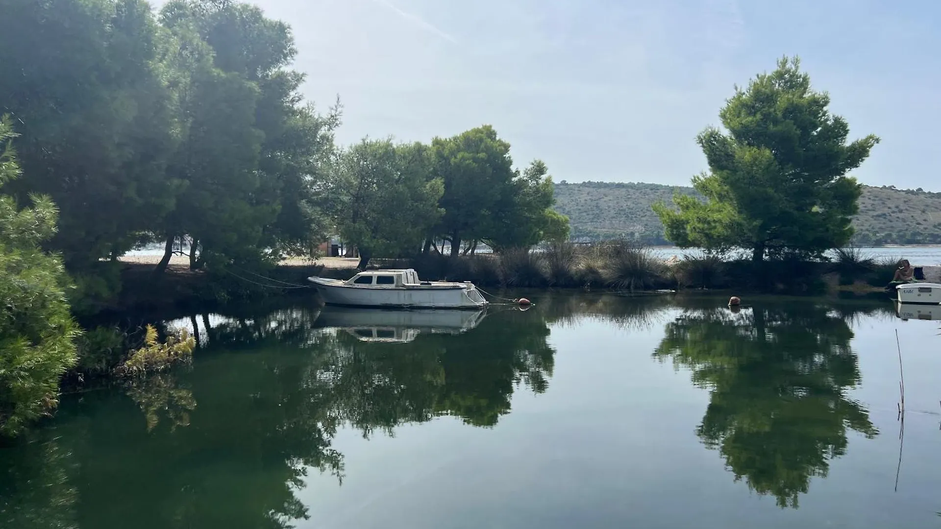 Big Beachfront Apartment Smokvica In Trogir 0*,  Kroatien