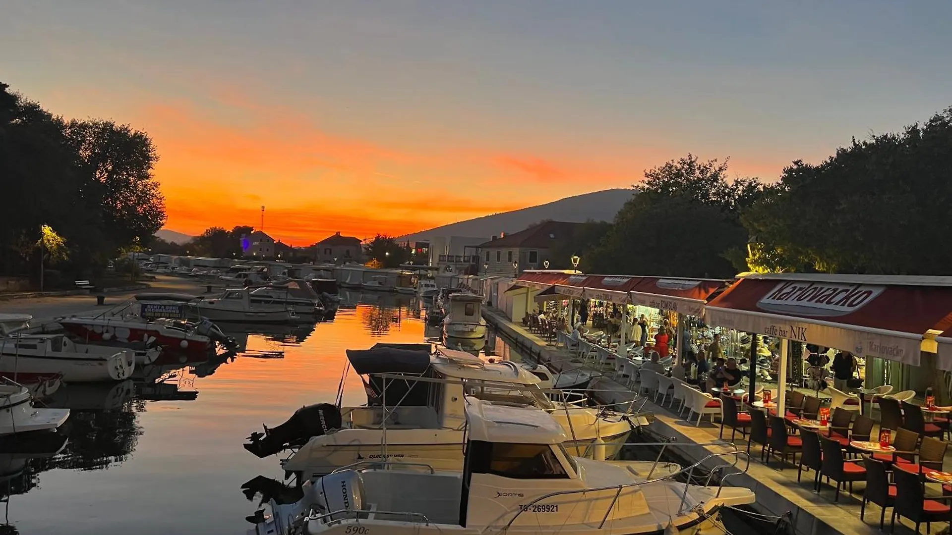 Big Beachfront Apartment Smokvica In Trogir 0*,  Kroatien
